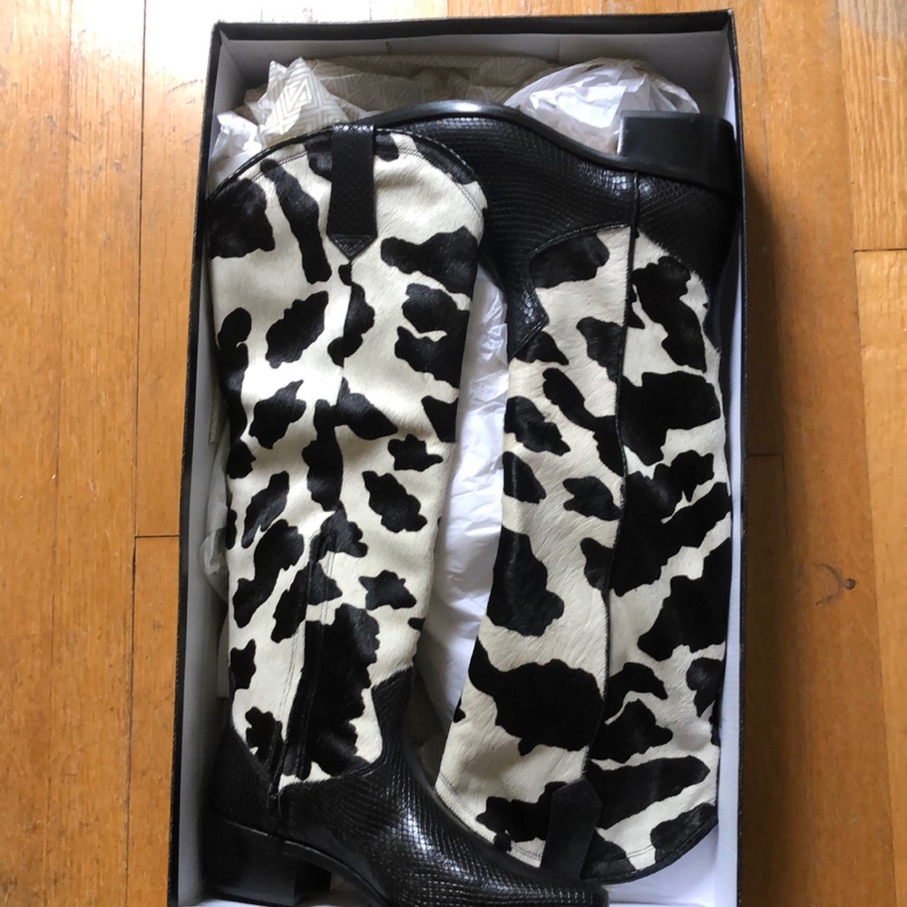 BRAND NEW IN BOX DONALD PLINER BOOTS!  Marinaeh. Cow print hair calf